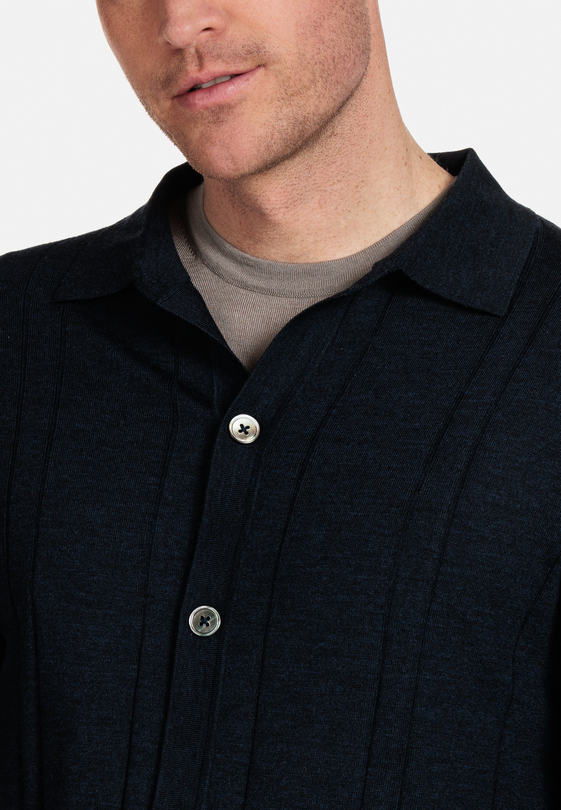 Cardigan Polo collar buttons